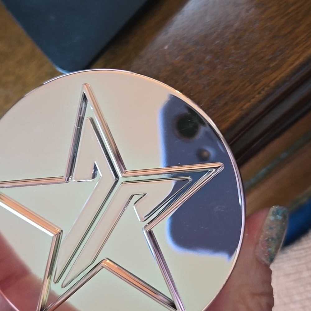 Jeffree Star Translucent Setting Powder - Picture 7 of 8